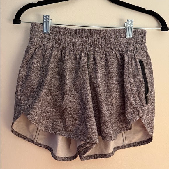 Lululemon Tracker Shorts in Heathered Grey Size 6 - Picture 5 of 6